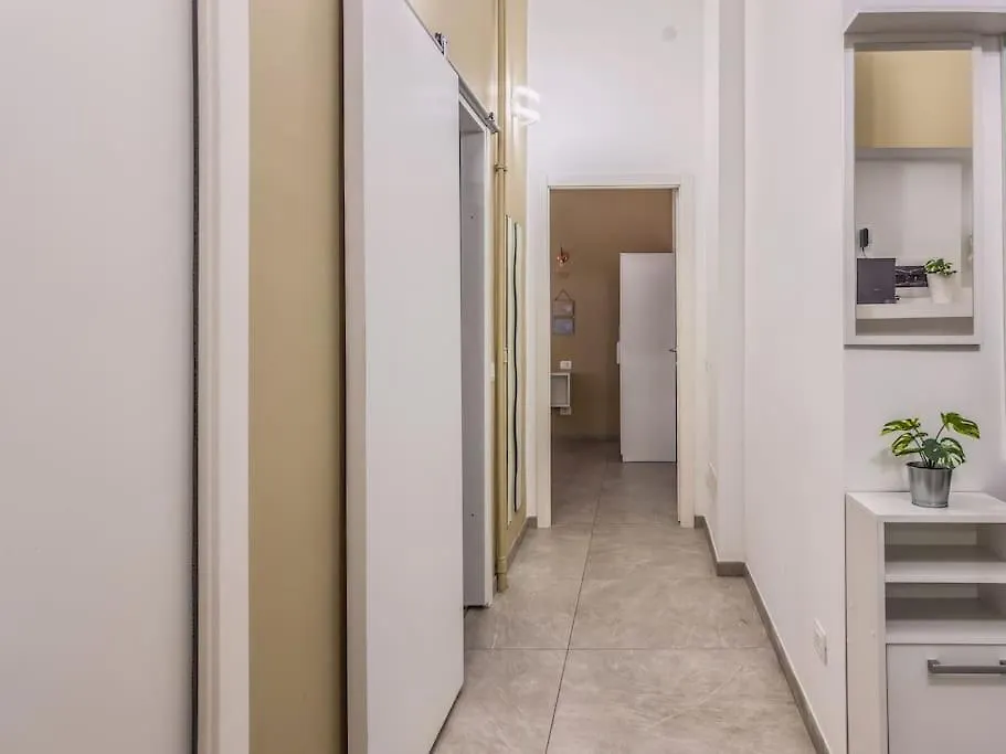 Roomy 6 Guests, City Launchpad, 30Mts To Loreto M1 M2 Milan 0*,  Italy
