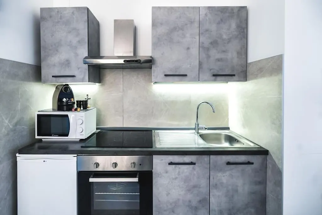 Roomy 6 Guests, City Launchpad, 30Mts To Loreto M1 M2 Milan Italy