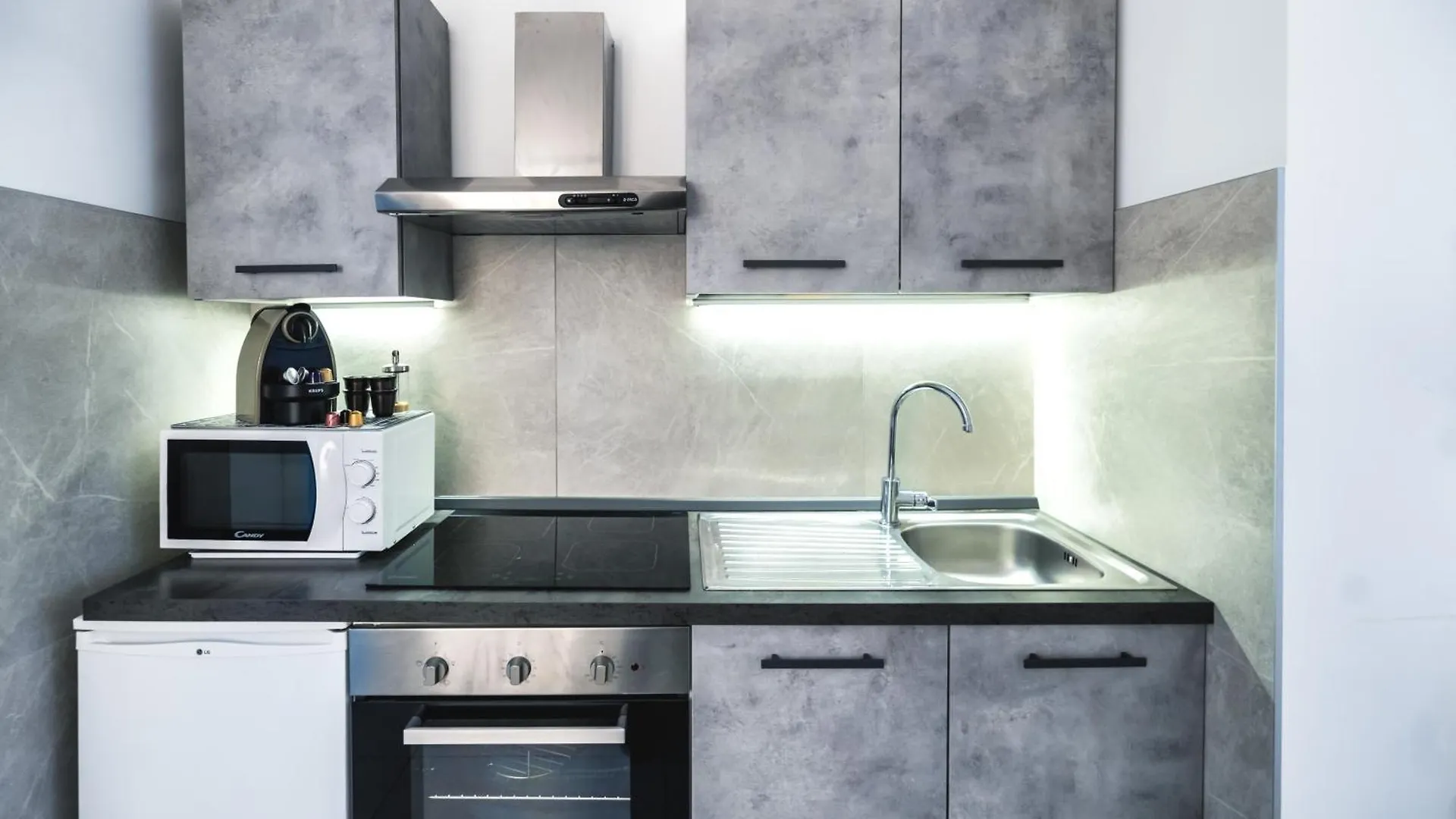 Roomy 6 Guests, City Launchpad, 30Mts To Loreto M1 M2 Milan 0*,  Italy